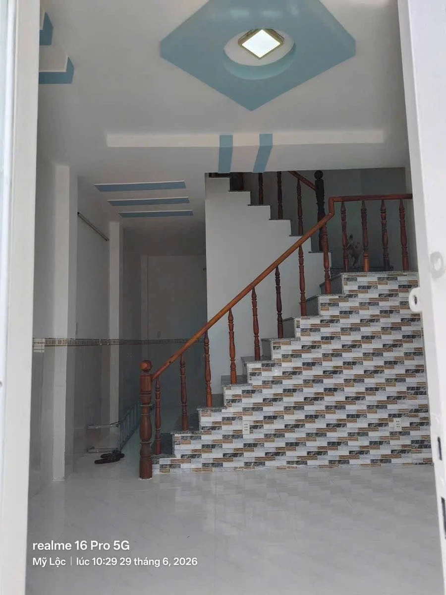 Bán nhà 1 trệt 1 lầu 30.4m² sổ hồng riêng 950 triệu - Ảnh thu nhỏ 3