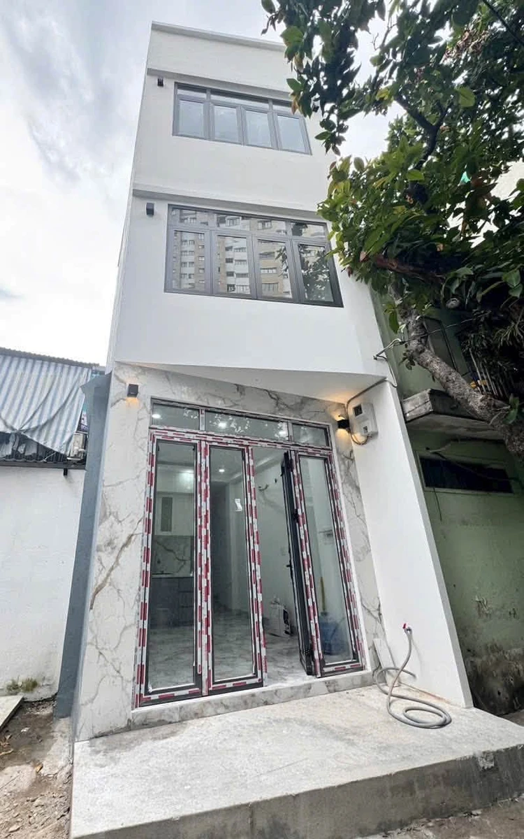 Bán nhà hẻm xe hơi 3.3x7m, trệt 2 lầu sân thượng, 2PN 3WC, Lạc Long Quân, Tân Bình, giá 5.1 tỷ - Ảnh thu nhỏ 3