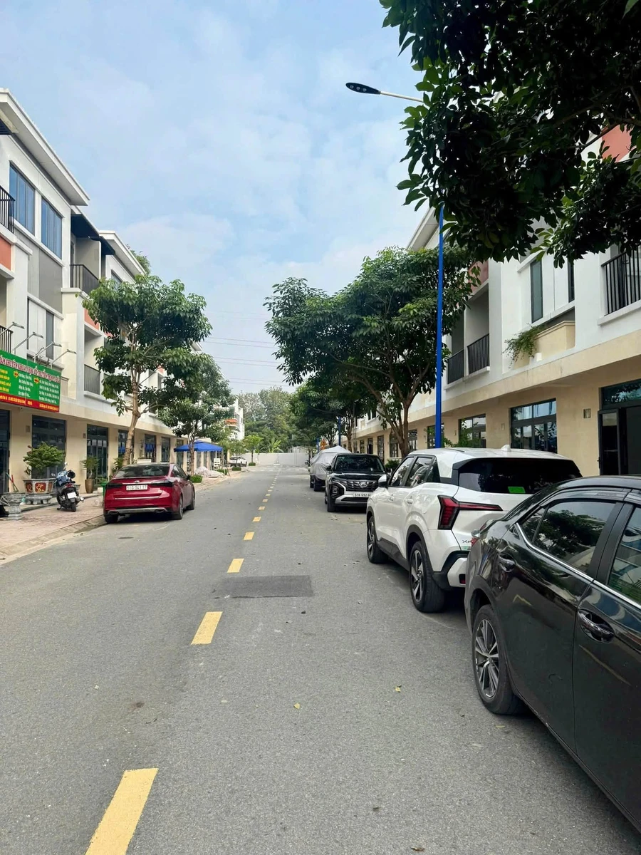 Bán nhà 2 mặt tiền 1 trệt 2 lầu 160m2, 4PN, giá 4,05 tỷ, An Phú gần Aeon Mall Bình Dương - Ảnh thu nhỏ 3