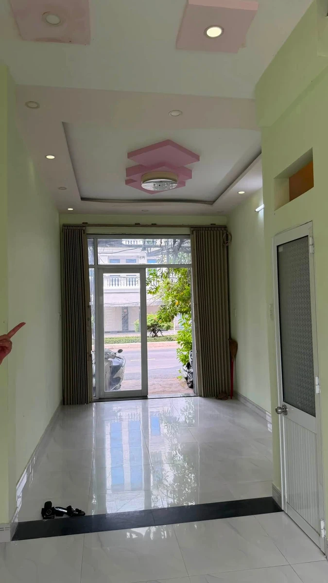 Bán nhà 3 tầng 78,72m2 Nguyễn Tất Thành, Tuy Hòa, Đắk Lắk - Ảnh 1