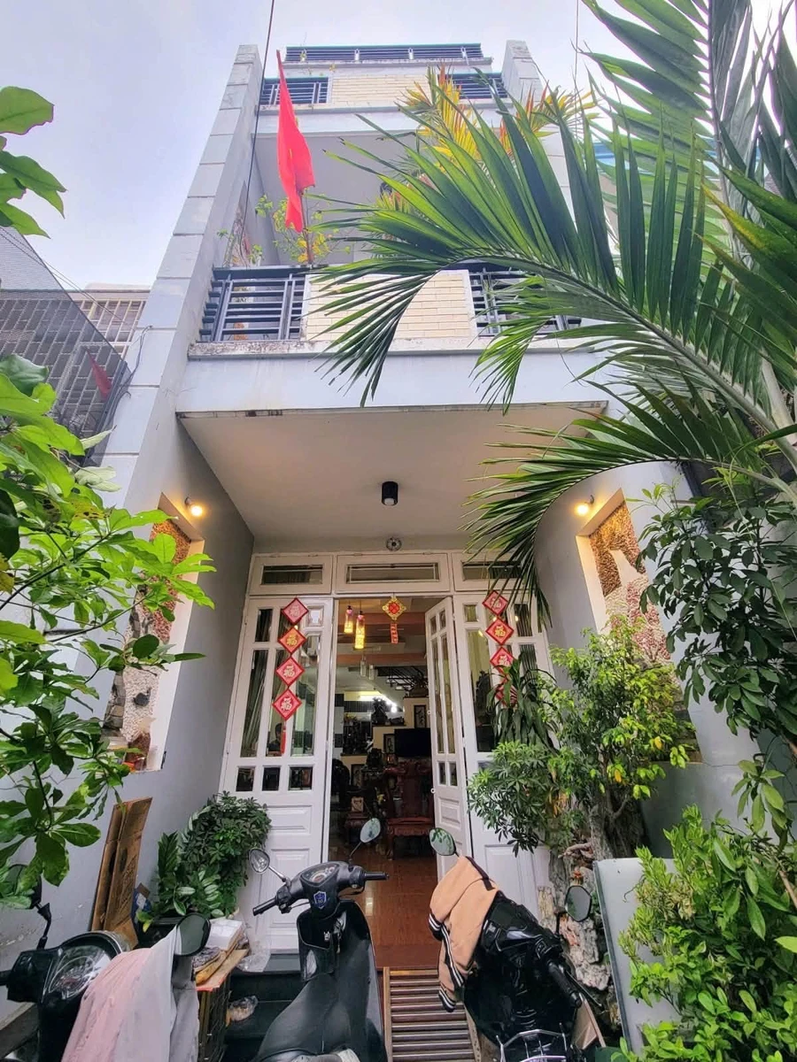 Bán nhà 4 tầng 75m², 4PN, hẻm thông, sân 5 xe tại Phú Nhuận giá 8,8 tỷ - Ảnh 1
