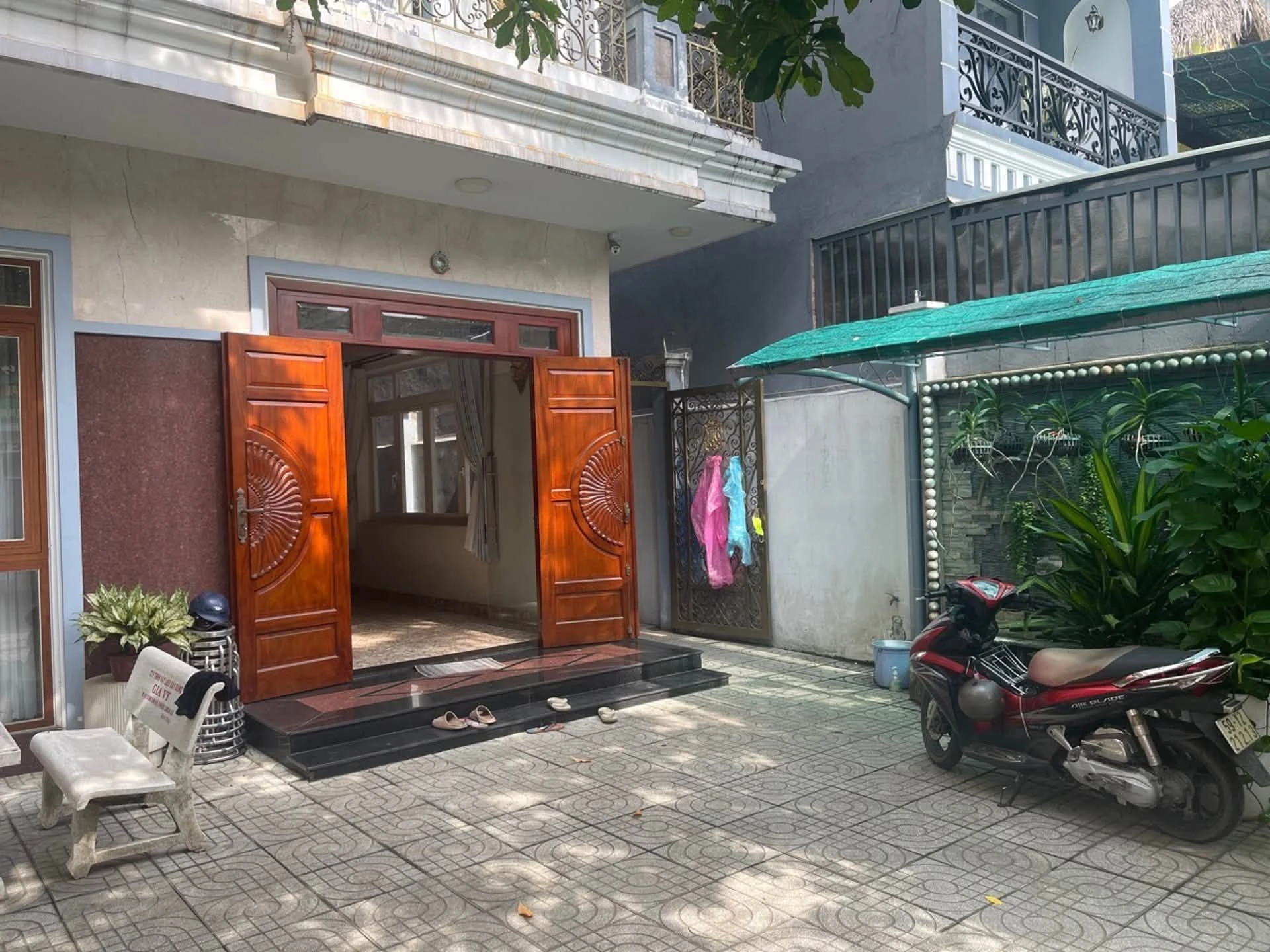 Bán biệt thự 255m2 sân vườn gần Lê Văn Việt, Hiệp Phú, Thủ Đức, giá 37 tỷ - Ảnh 1