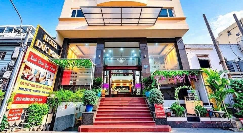 Bán khách sạn 38 phòng hầm 8 tầng 233,84m² đường Hoàng Việt, Tân Bình, giá 120 tỷ - Ảnh 1