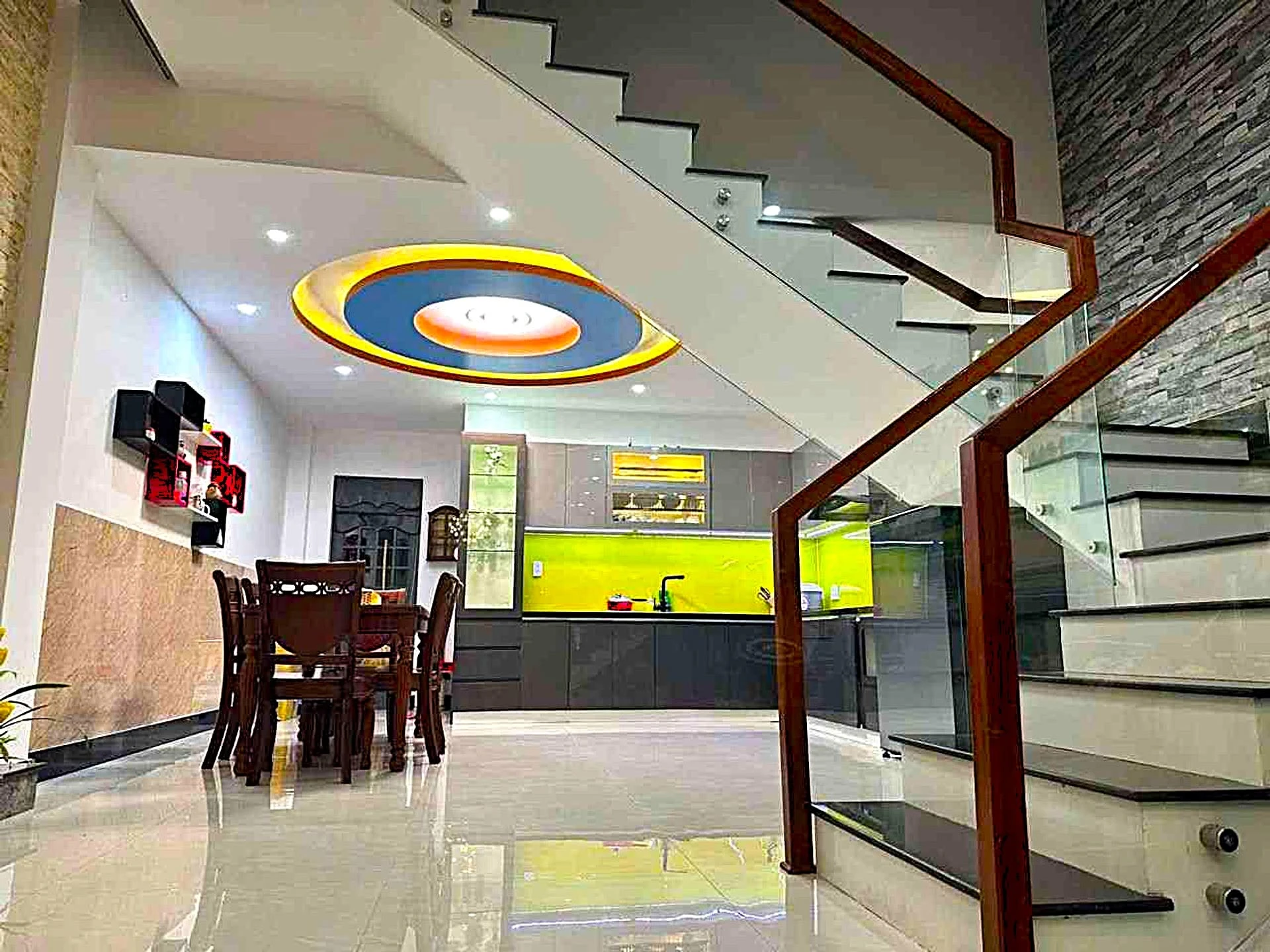 Bán nhà 3 tầng 90m2 mặt tiền Huỳnh Ngọc Huệ Đà Nẵng - Ảnh 1
