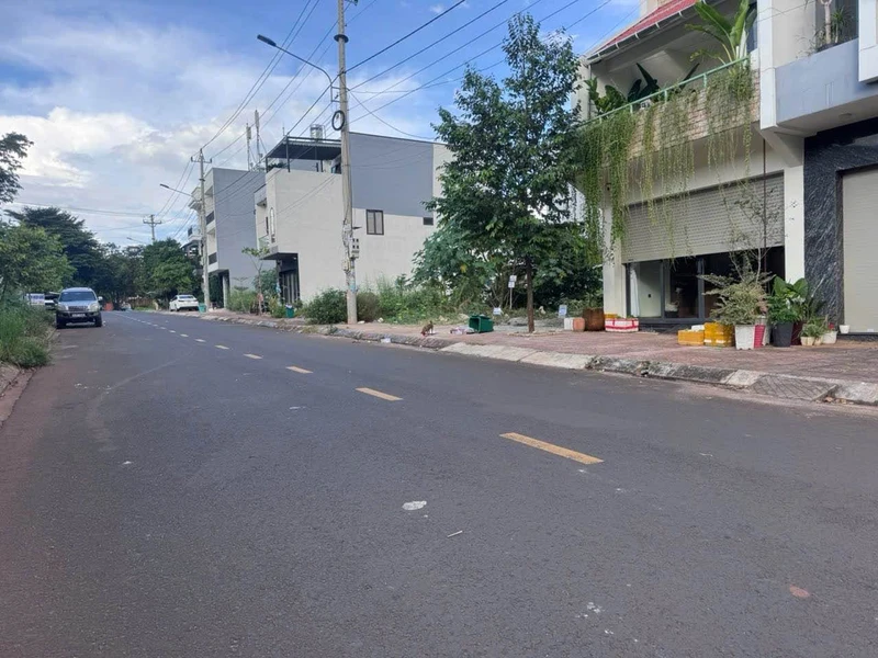 Bán nhà lầu mặt tiền đường 24A KDC Tân Đức 125m2, có 4 phòng trọ thu nhập 10 triệu/tháng 2ty450tr