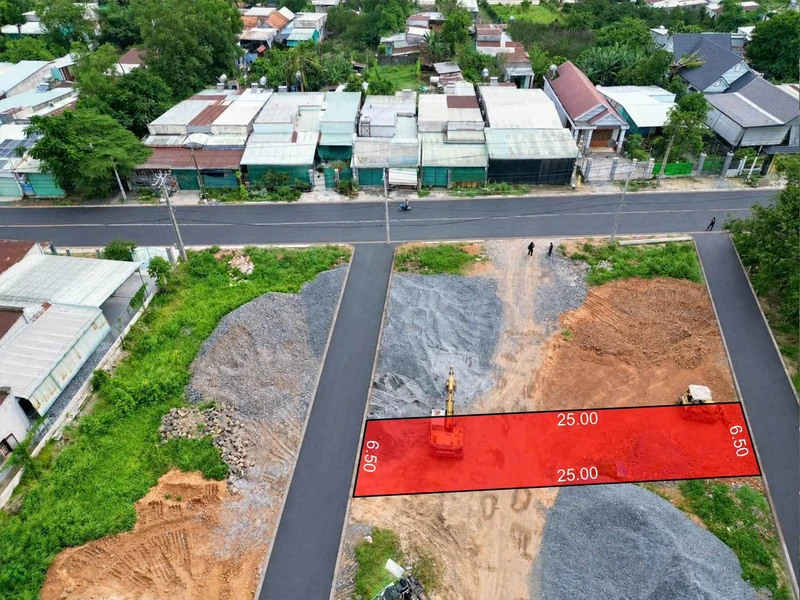 Bán nhà mê lửng 3PN 180m² full nội thất 2 tỷ 590 triệu Bình Dương 372m2