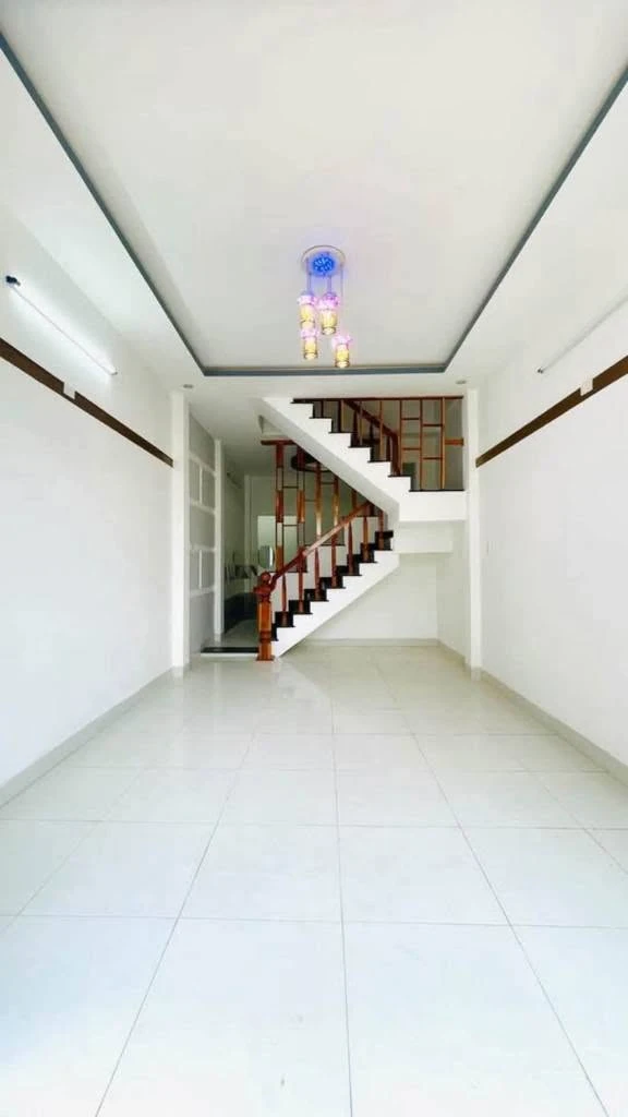 Bán nhà 2 tầng mặt tiền đường 1/5, TP Quy Nhơn, 40,4m2, 2 phòng ngủ, giá 2,6 tỷ - Ảnh thu nhỏ 3