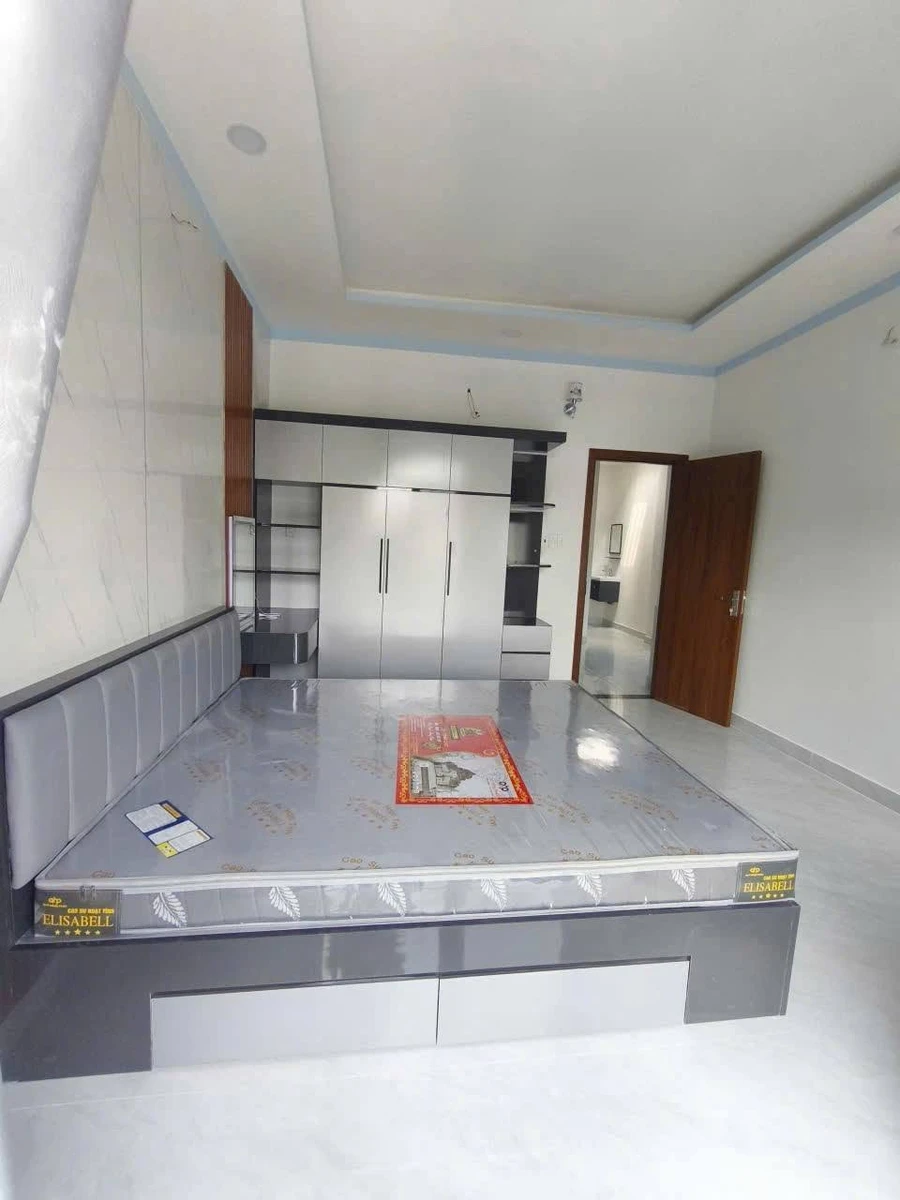 Bán nhà 1 trệt 1 lầu 5x18m, 3PN 2WC, sổ hồng hoàn công, giá 2,4 tỷ gần đường 824 - Ảnh thu nhỏ 3