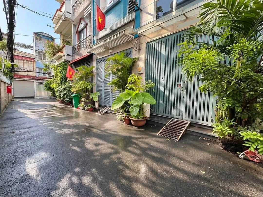Bán nhà hẻm xe hơi trục Cách Mạng Tháng Tám, Quận 3, 72m2, hơn 12 tỷ - Ảnh 1