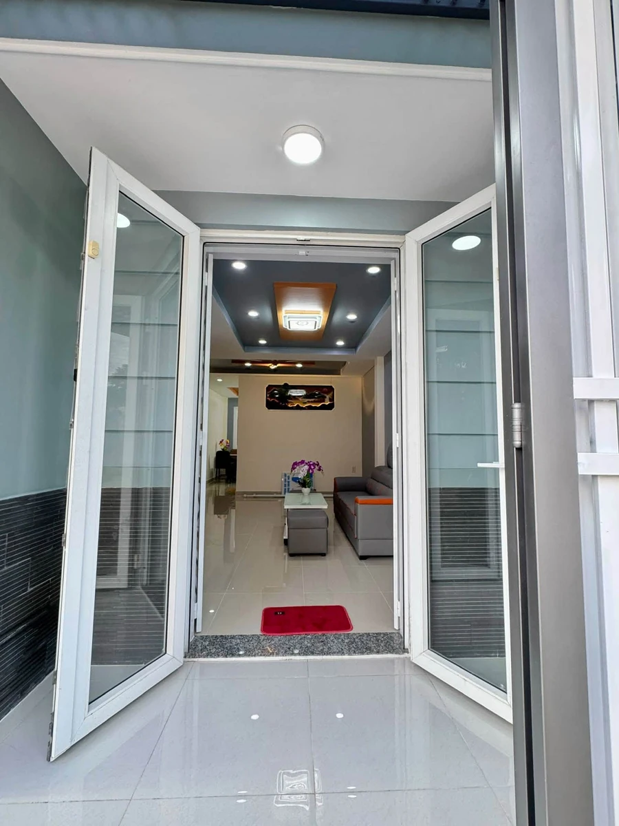 Bán nhà 4x13,25m giáp Hóc Môn, tặng full nội thất, giá 1,75 tỷ - Ảnh thu nhỏ 2