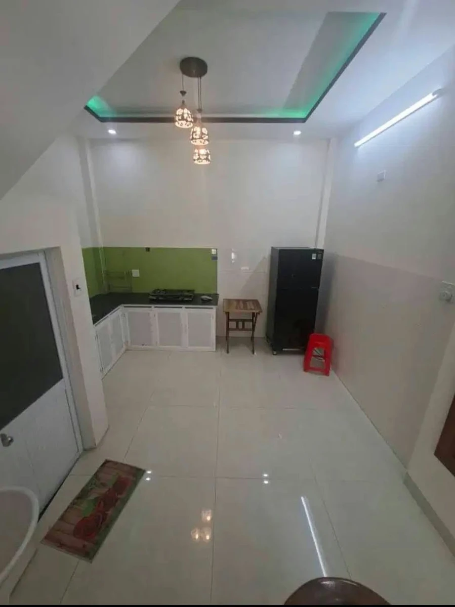Bán nhà mặt tiền 4 tầng 3PN, 40m2 ở Quy Nhơn, giá 3 tỷ 950 triệu - Ảnh thu nhỏ 2