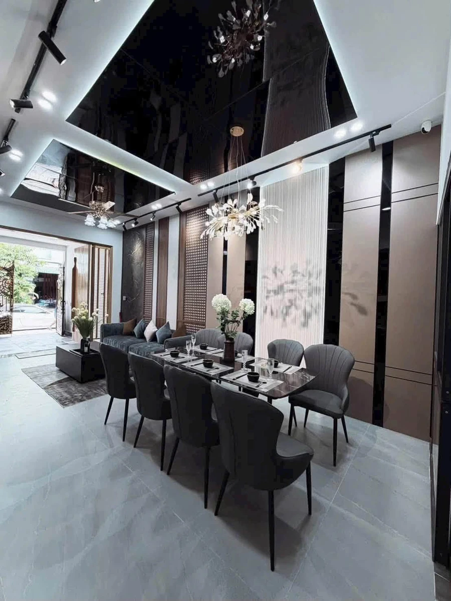 Bán nhà tân cổ điển 3 tầng 220m² mặt tiền Nguyễn Chích Đà Nẵng - Ảnh thu nhỏ 2