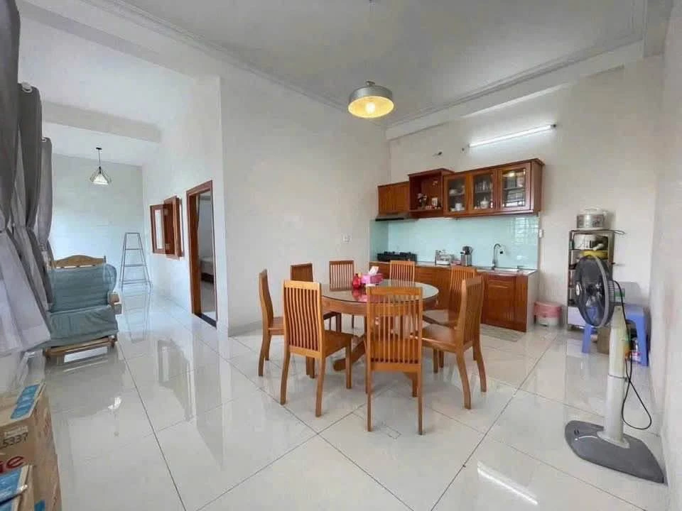 Bán nhà 1 trệt 1 lầu 2 mặt tiền 250m² Bến Lức - Ảnh thu nhỏ 3