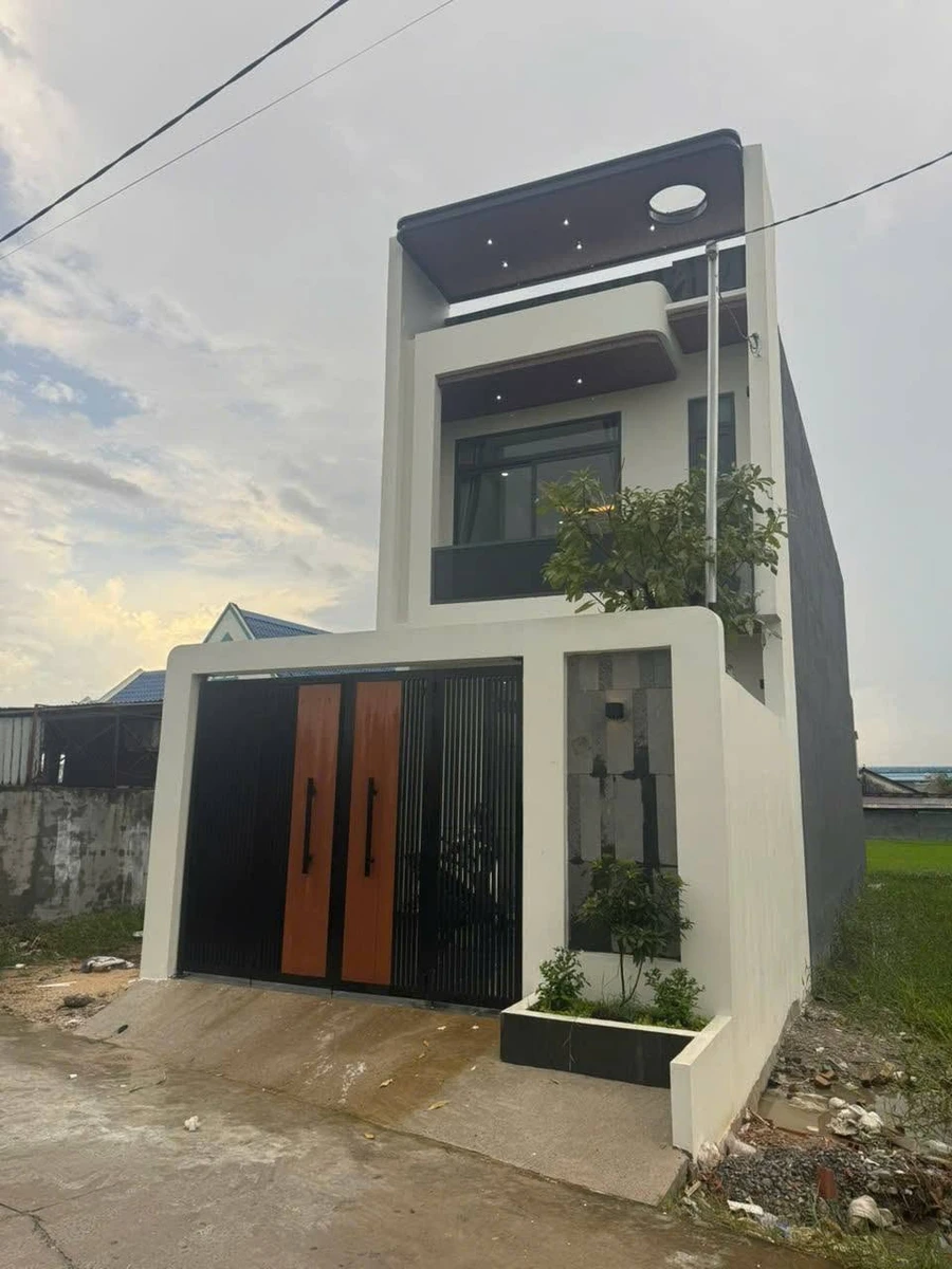 Bán nhà mới 3PN, 130m² Mỹ Hạnh Bắc, giáp ranh Hóc Môn - 2 tỷ 980 triệu - Ảnh 1