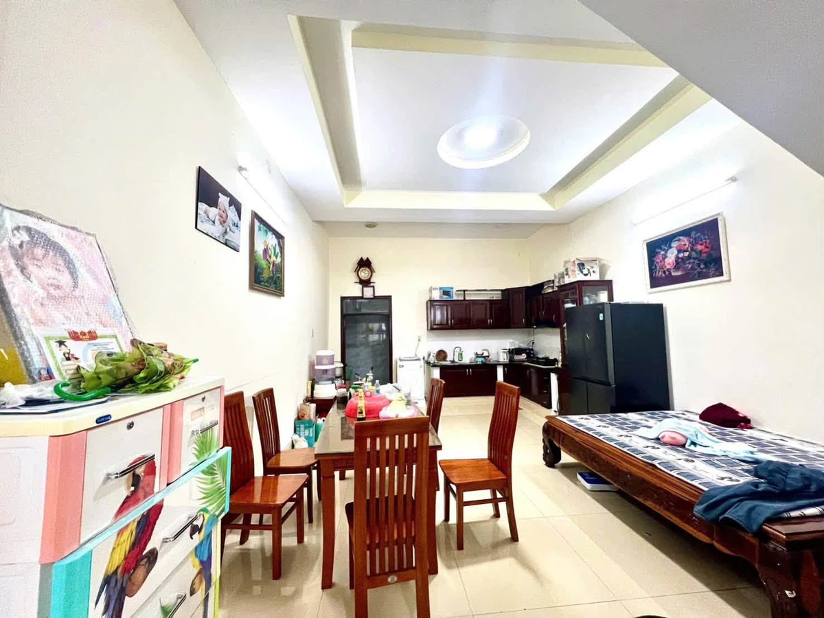 Bán nhà 1 trệt 1 lầu 100m² mặt tiền Đỗ Hành Phan Thiết 5.5 tỷ - Ảnh thu nhỏ 3