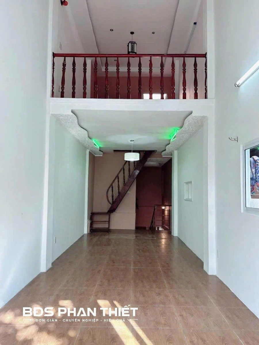 Bán nhà 1 trệt 1 lầu mặt tiền 32m² Trần Hưng Đạo Phan Thiết - Ảnh 1