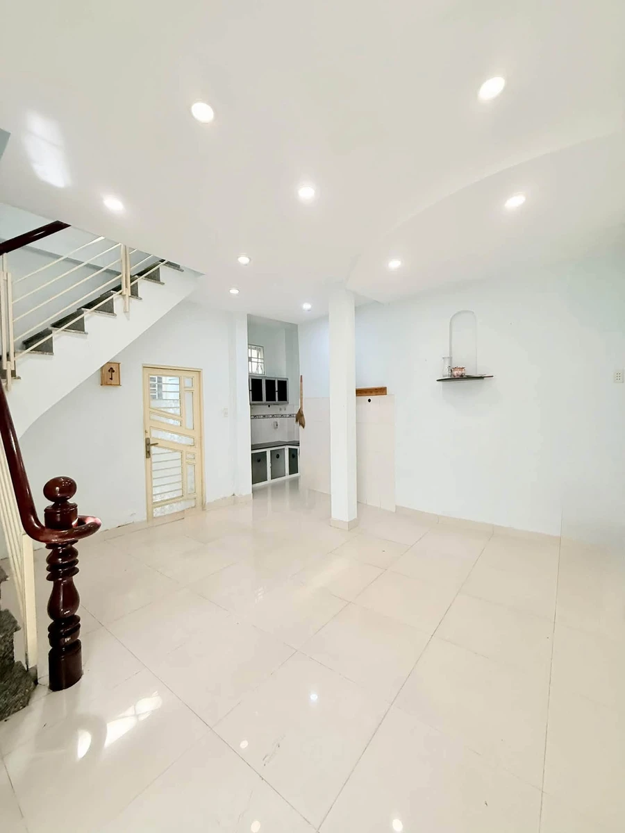 Bán nhà 3 tầng 79.8m² giá 4 tỷ 250 triệu Quận 4 - Ảnh thu nhỏ 2