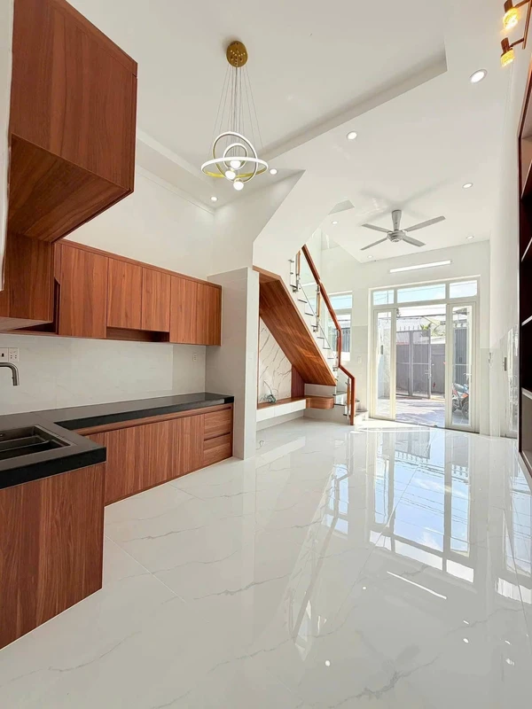 Bán nhà 1 trệt 1 lầu 75m2, 3 phòng ngủ, hẻm xe tải gần ngã tư Sở Sao, Thủ Dầu Một