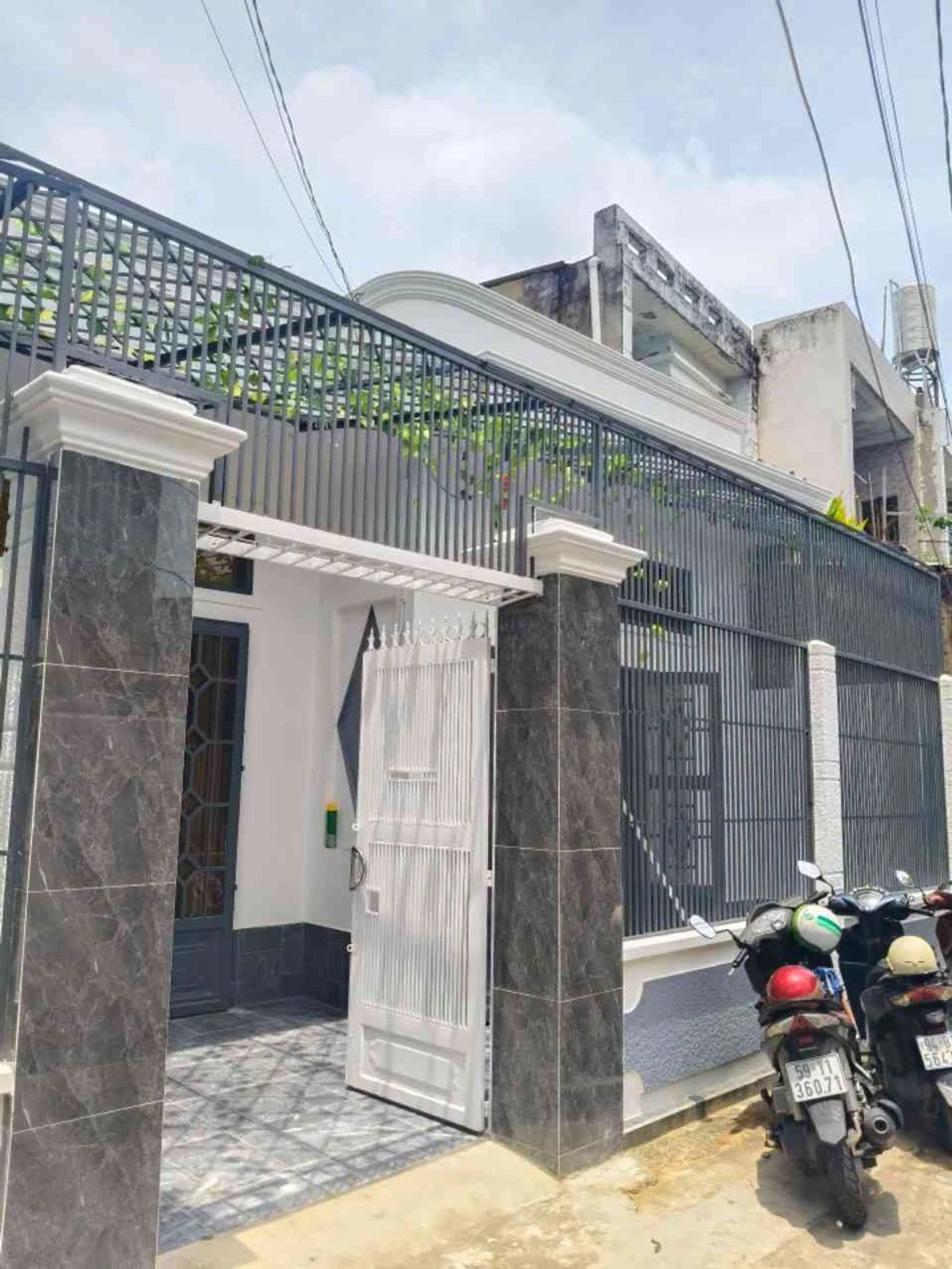 Bán nhà góc hẻm xe hơi 101m2, 1 trệt 1 lửng 3PN, gần Tô Ký, Quận 12 - Ảnh 1