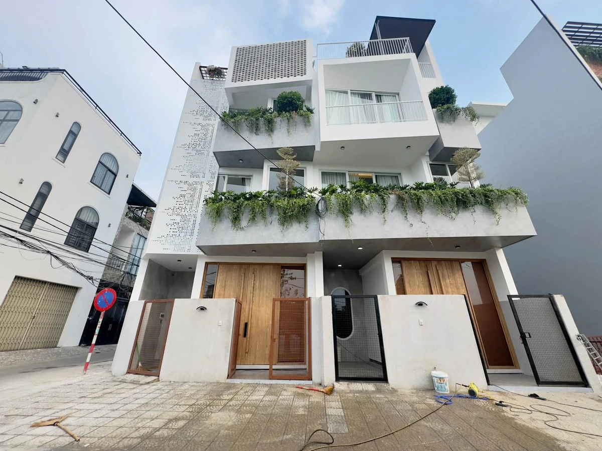 Cho thuê nhà 3 tầng 70m2 full nội thất 4PN tại Nam Việt Á, Ngũ Hành Sơn, Đà Nẵng - Ảnh 1