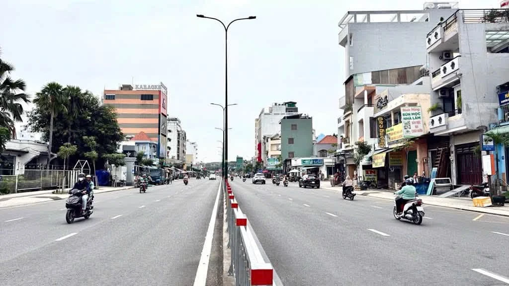 Bán nhà mặt tiền kinh doanh 60m2, 4 tầng, 4PN, đường Dương Quảng Hàm, Gò Vấp - Ảnh 1