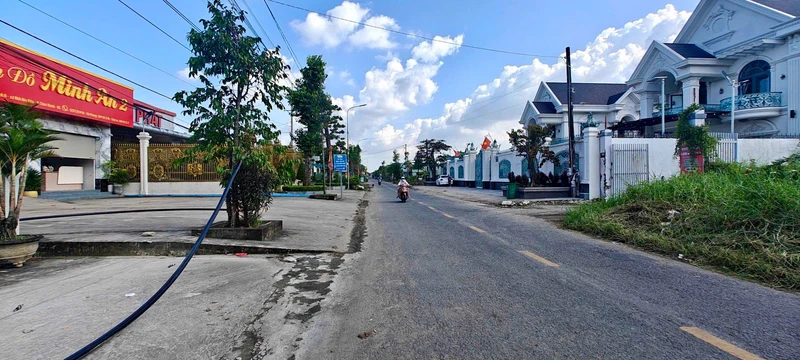Bán nhà và 300m đất mặt tiền QL57 ở Tân Thành, giá 1 tỷ 050 triệu ideal