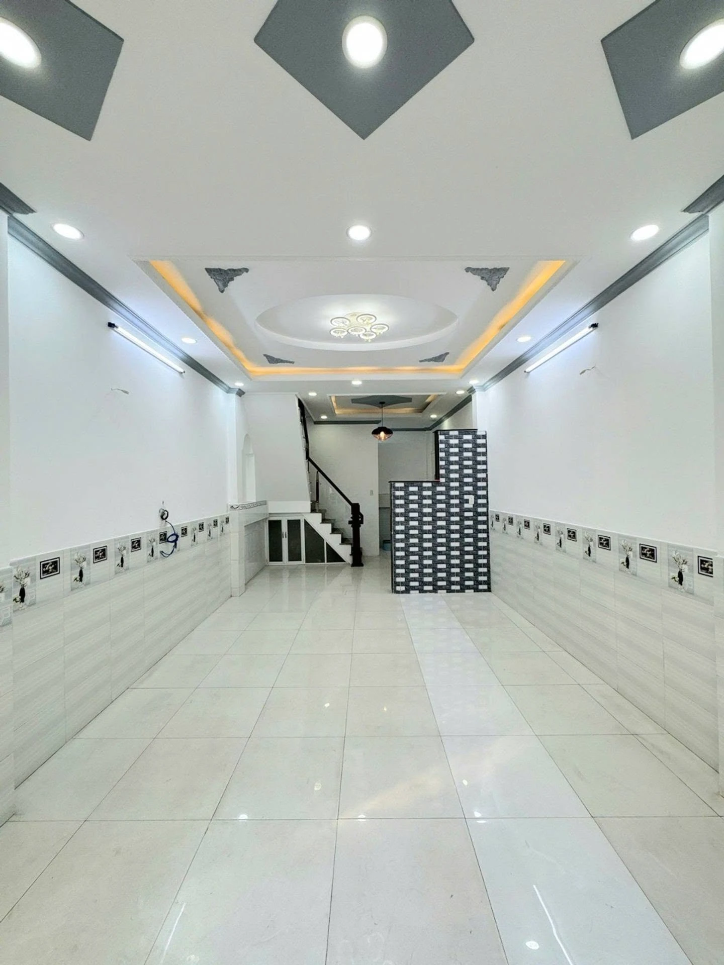 Bán nhà hẻm xe hơi 2 tầng 40m2 gần An Dương Vương - Võ Văn Kiệt, giá nhỉnh 4 tỷ - Ảnh 1