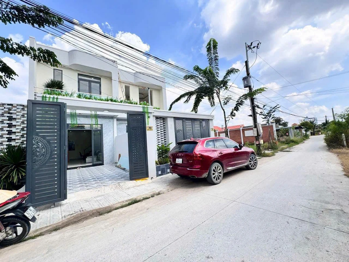 Bán nhà 5x28m có hồ bơi Đức Hòa Đông, 2,55 tỷ - Ảnh 1