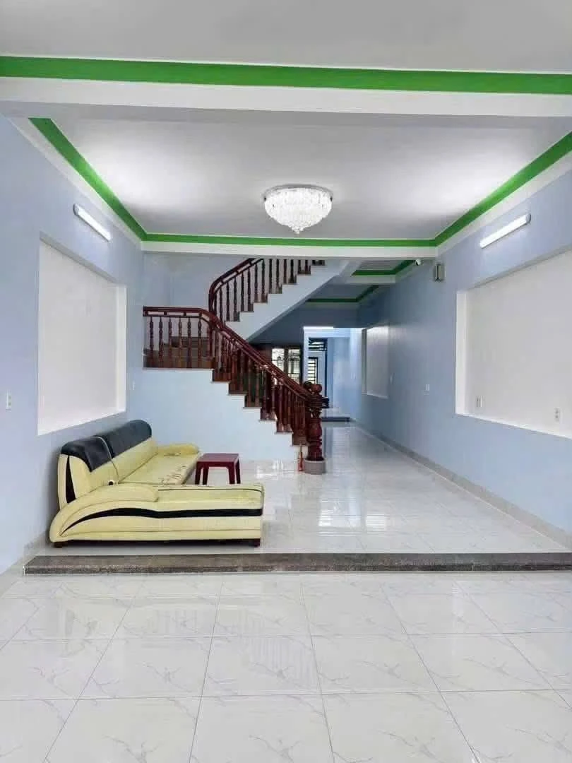 Bán nhà 1 trệt 1 lầu mặt tiền Nguyễn Thái Học, Long Tâm, Bà Rịa, 114m2, giá 4,99 tỷ - Ảnh thu nhỏ 2