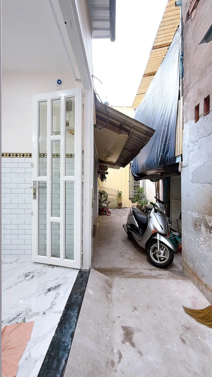 Bán nhà hẻm Bến Vân Đồn Quận 4, 30m², 2PN 2WC, giá 2,95 tỷ - Ảnh thu nhỏ 2