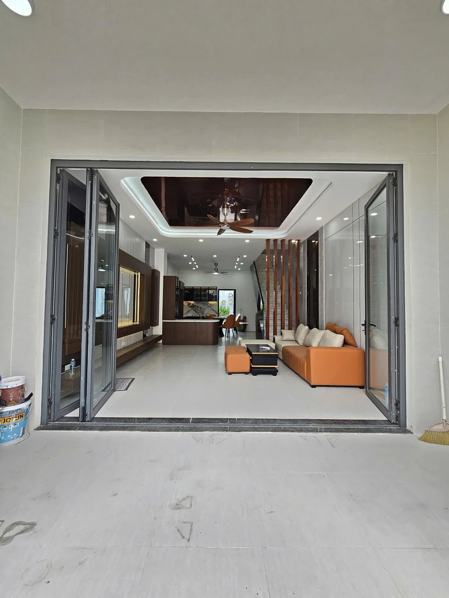 Bán nhà có sân sau 88.4m2 giá 3.99 tỷ Thuận An - Ảnh thu nhỏ 2