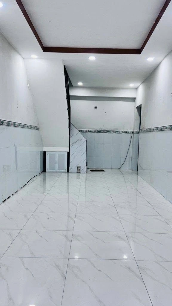 Bán nhà 2 tầng 30m² hơn 4 tỷ Quận 1 Trần Hưng Đạo - Ảnh 1
