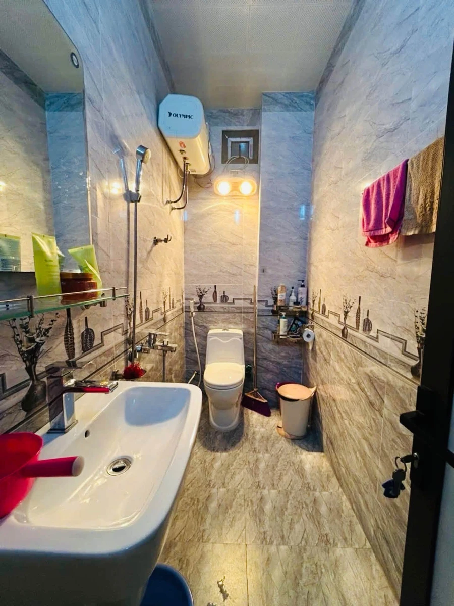 Bán nhà 3 tầng 109m2 ngõ 5 TT Cao Thắng, Hạ Long, ô tô đỗ cửa, giá 5,999 tỷ - Ảnh thu nhỏ 3