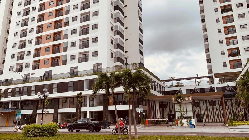 Bán căn hộ CT3 Vĩnh Điềm Trung 74,4m2, 2PN 2WC view công viên, hồ, Nha Trang