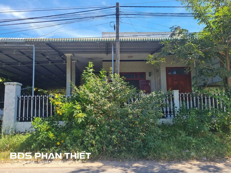 Bán nhà mái Thái 300m² trên đất thổ cư Ma Lâm, Phan Thiết