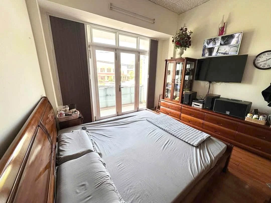 Nhà 2 tầng mặt tiền Nguyễn Huệ Quy Nhơn 49.4m2 - 7.8 tỷ - Ảnh thu nhỏ 3
