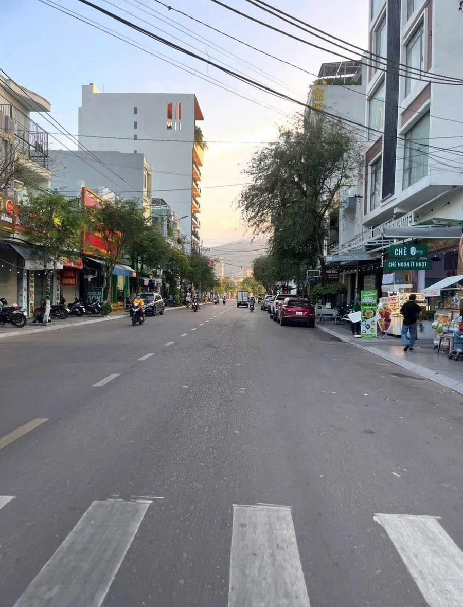 Bán nhà mặt tiền Nguyễn Huệ 132m2, gần biển Quy Nhơn - Ảnh 1
