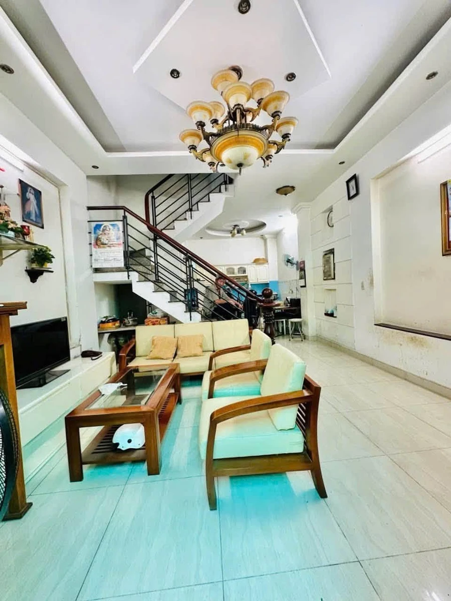 Bán nhà 4 tầng 50m2, 5PN, hẻm rộng ô tô đỗ cửa, gần Emart đường Phan Huy Ích, Gò Vấp - Ảnh thu nhỏ 3
