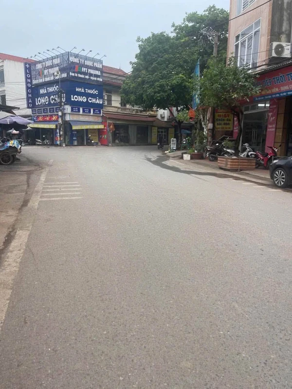 Bán đất mặt tiền Nguyễn Văn Cừ Đức Trọng 300m2 giá 10 tỷ 2ty3x