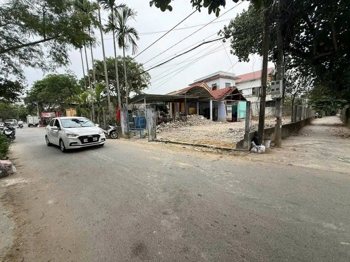 Bán đất lô góc 2 mặt tiền Tùng Thiện Vương, Huế, 194,7m2, 7,2 tỷ - Ảnh 1