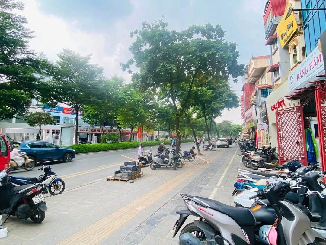 Bán nhà mặt phố Nguyễn Khánh Toàn 96m² 5 tầng 50.9 tỷ - Ảnh 1
