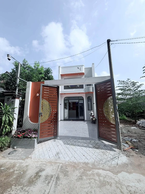 Bán nhà gác lửng 133m2, 3PN, giá 2,18 tỷ tại Chánh Phú Hòa, Bến Cát, Bình Dương