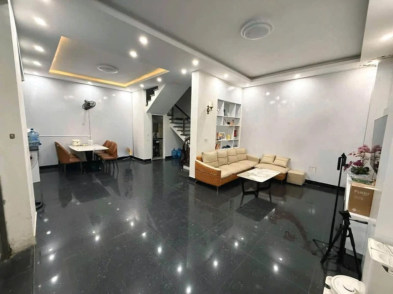 Bán nhà mặt tiền Vũ Chí Thắng, 25m² 3 tầng, hơn 3 tỷ lh38