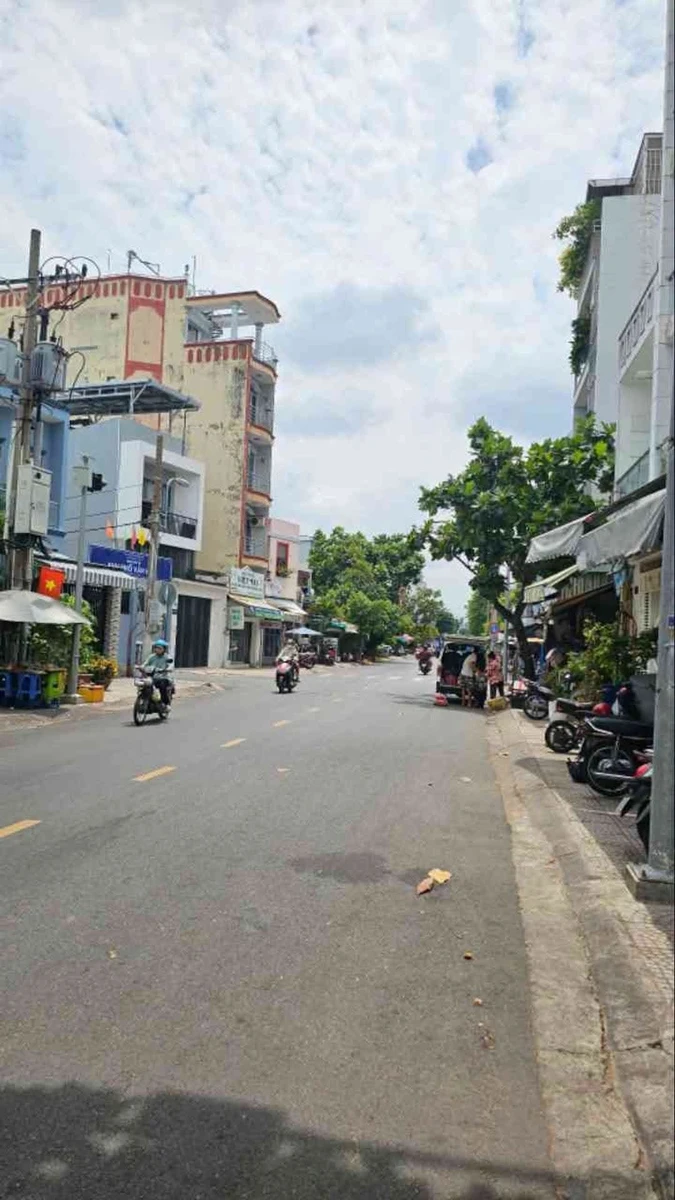 Bán nhà mặt tiền đường Văn Thân, Quận 6, 56m2, 2 tầng, giá 8,3 tỷ - Ảnh 1