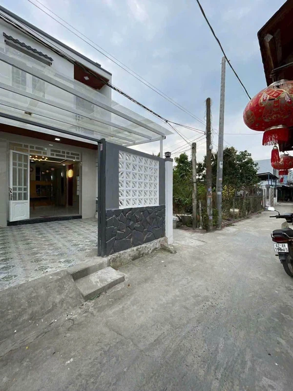 Bán nhà 1 trệt 1 lầu 4PN căn góc đường Tập Đoàn 4, Tân Kim, Cần Giuộc, Long An