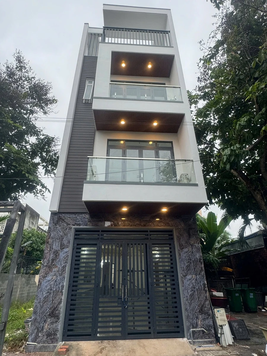 Bán nhà 1 trệt 3 lầu 95m² trung tâm Bà Rịa 6.9 tỷ - Ảnh 1