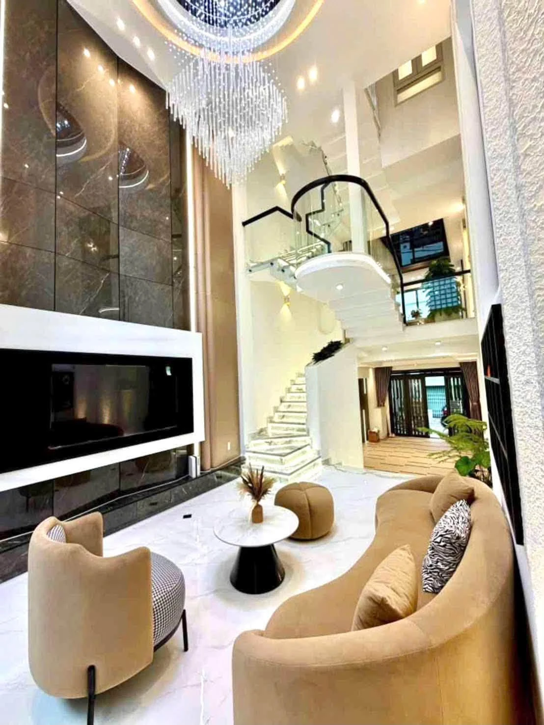 Bán nhà 5 tầng 4x16m, 4PN, xe hơi vào nhà, Bình Trị Đông, Bình Tân - 8,2 tỷ - Ảnh 1