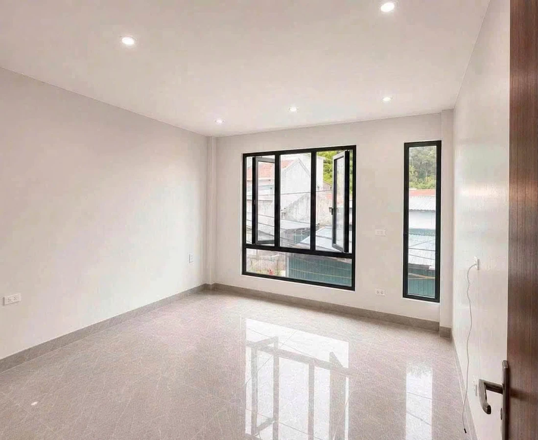 Bán nhà 3 tầng 56m² Cao Thắng 2.35 tỷ - Ảnh thu nhỏ 2