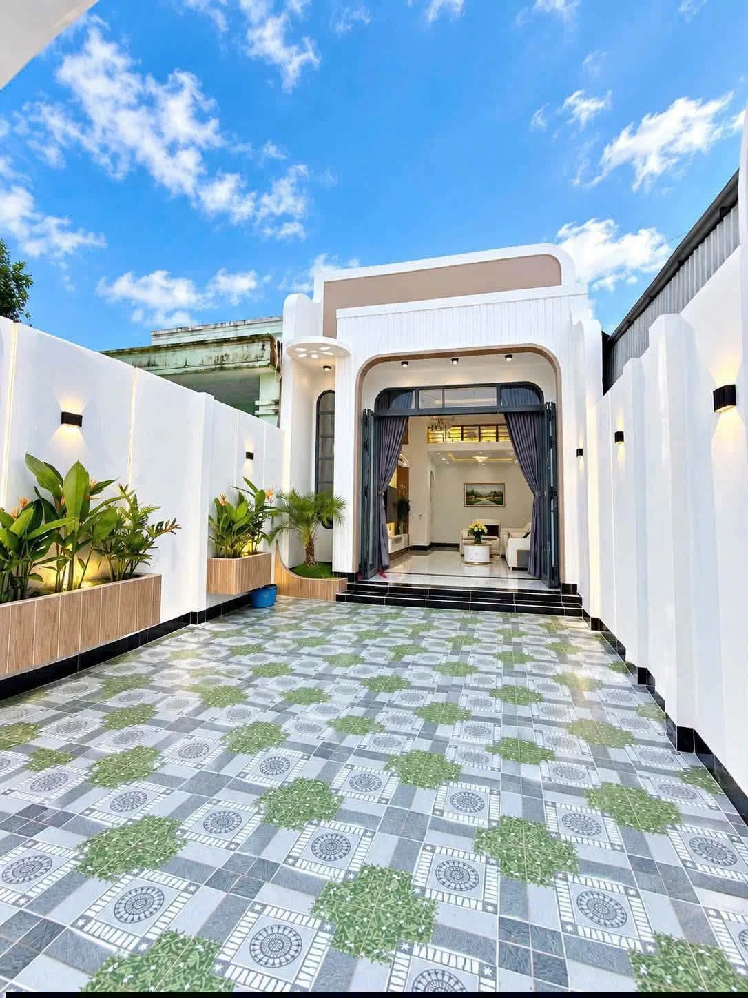 Bán nhà phố 3 phòng ngủ 100m² đầy đủ nội thất tặng, Tây Ninh - Ảnh 1