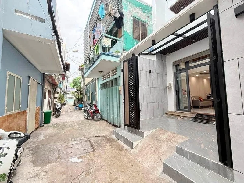 Bán nhà tân cổ điển 5PN 92m² gần chợ Long Thượng, Tây Ninh 17x40